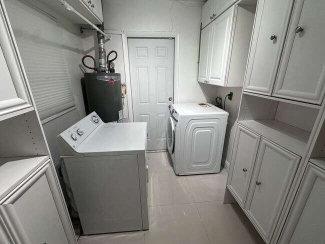 Building Photo - 40 NE 48th St