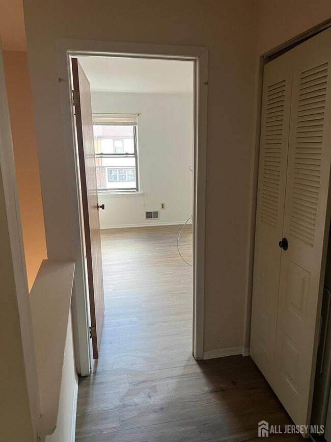 Building Photo - 304 Merrywood Dr