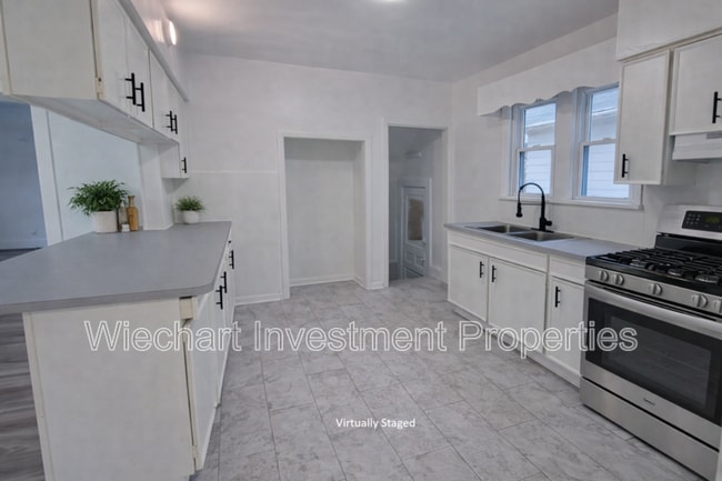 Building Photo - 447 Hazel Ave