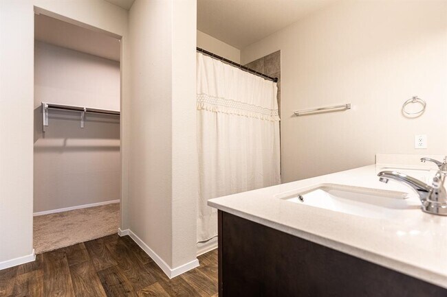 Building Photo - 373 Jade St