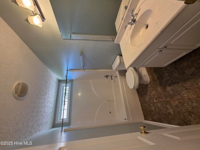 Building Photo - 345 Farina Dr