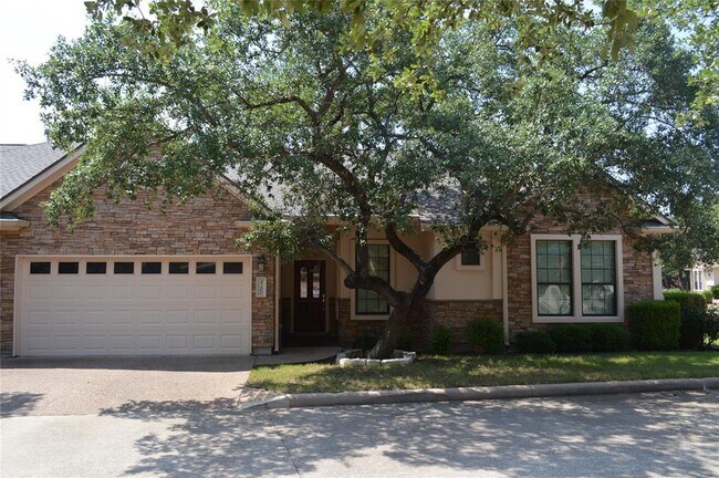 Building Photo - 4200 Dot Dr