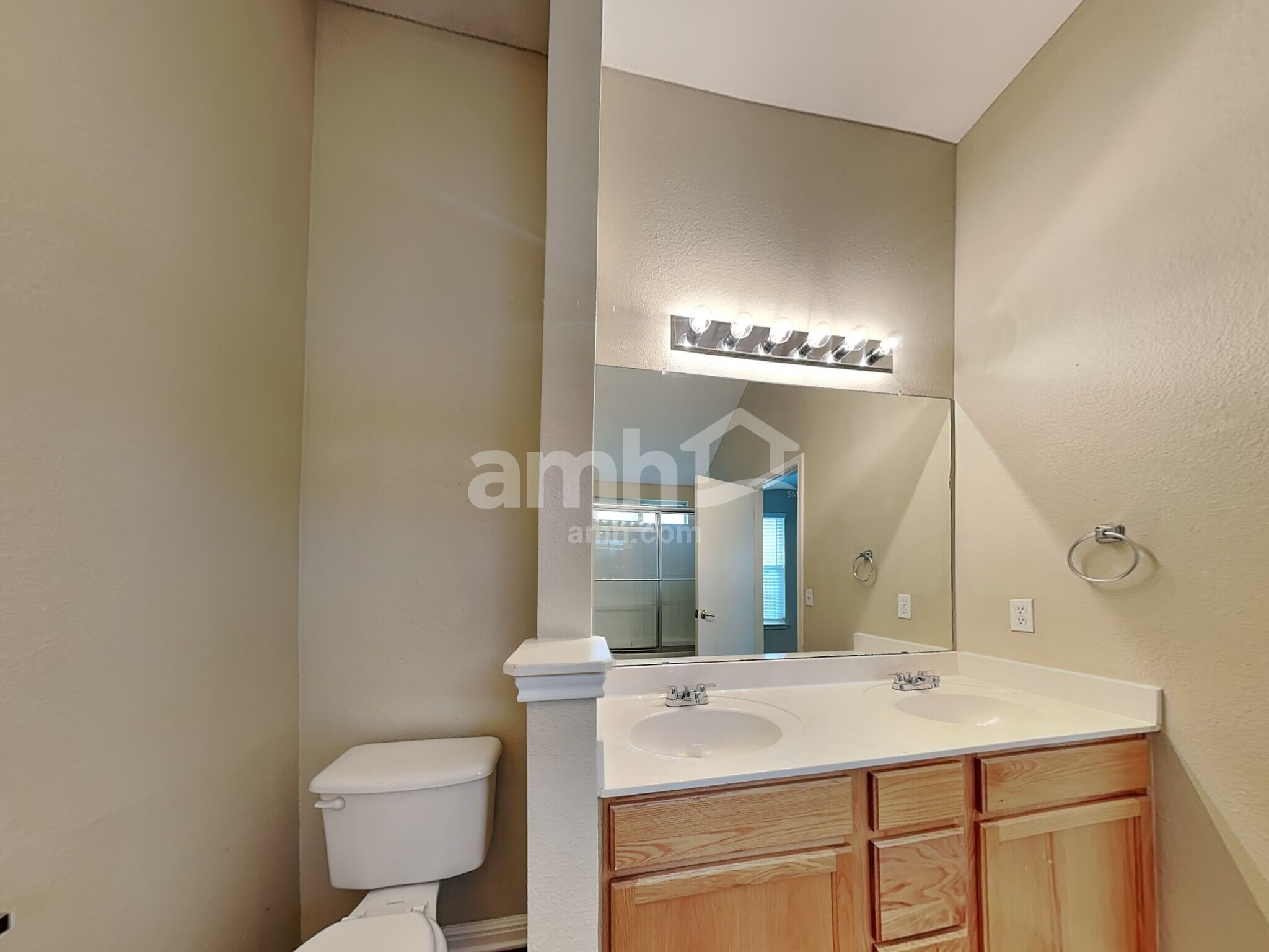 Building Photo - 136 Goddard