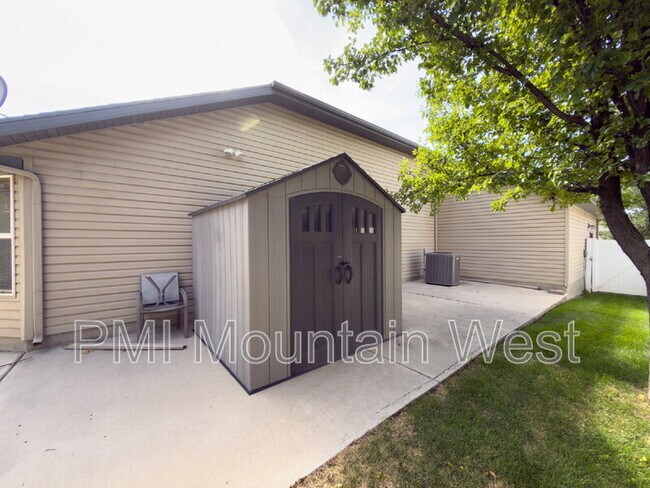 Building Photo - 955 Alton Dr