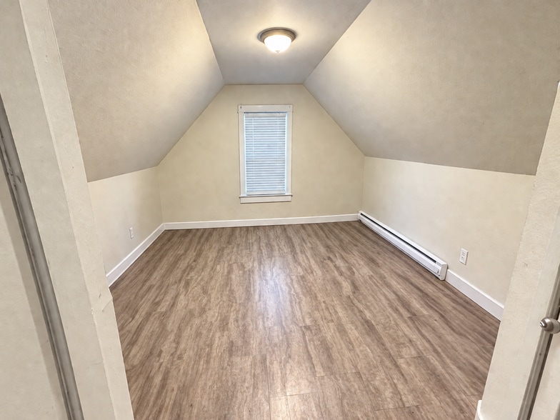 Bedroom 3 in 3rd floor - 22 1/2 Union Ave