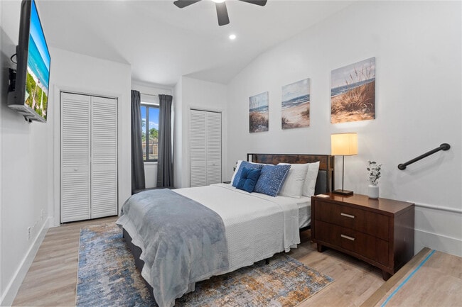 Building Photo - 719 NE 36th St