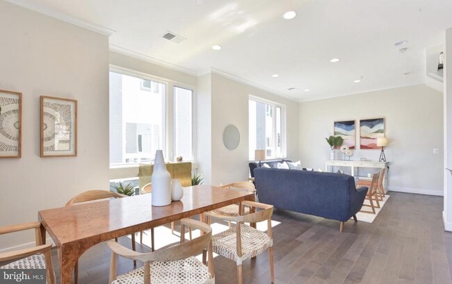 Building Photo - 2815 24th Rd S