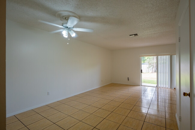 Building Photo - 156 Ivy Ln