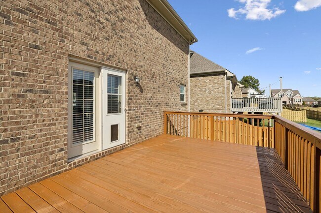 Building Photo - Welcome home to this beautifully maintaine...