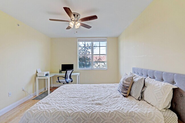 Building Photo - 630 S Sapodilla Ave