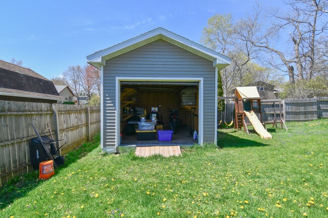 Building Photo - 981 Hillcrest Heights