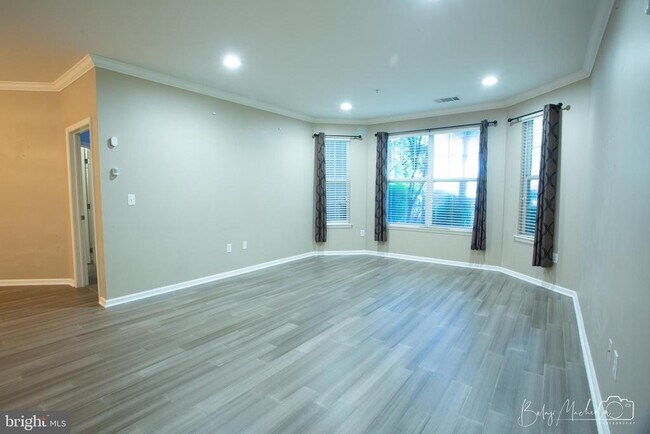 Building Photo - 350 W Elm St
