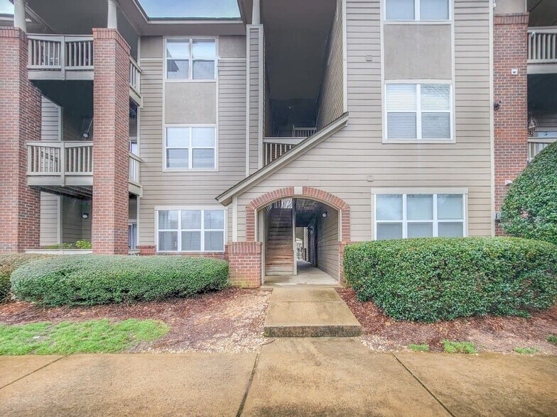 Building Photo - 3218 Eastover Ridge Dr