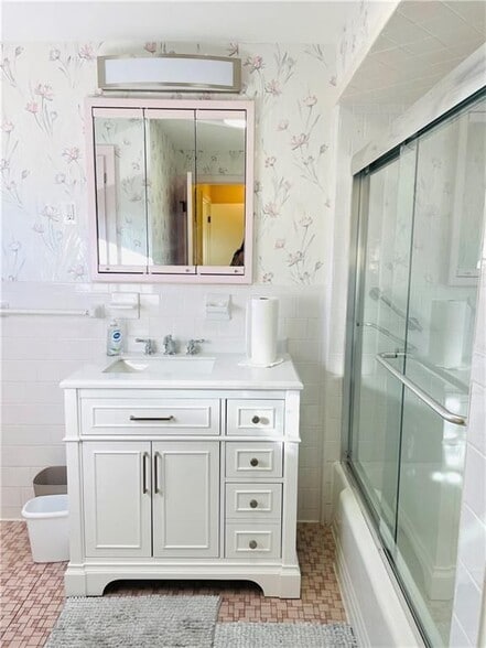 Building Photo - 241 Huxley Ave