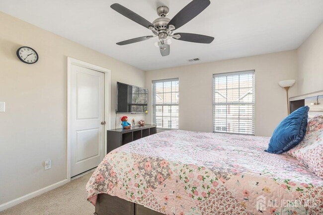 Building Photo - 1302 Hights Farm Rd N