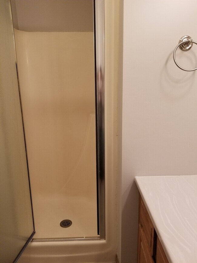 Building Photo - * August 2026* GREAT 3 Bed House!!