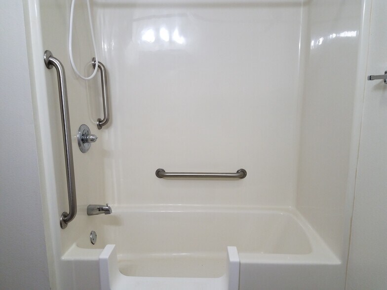 Building Photo - 1749 Lynx Ave