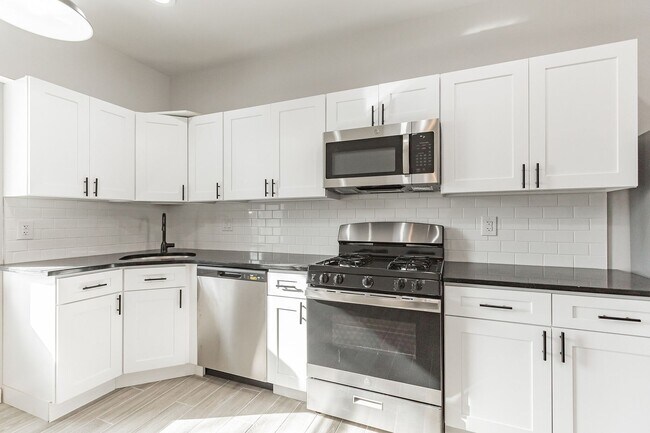 Building Photo - Newly Updated 2 bedroom 1 Bathroom House f...