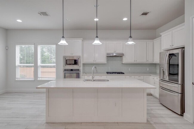 Building Photo - 14921 Iveans Way
