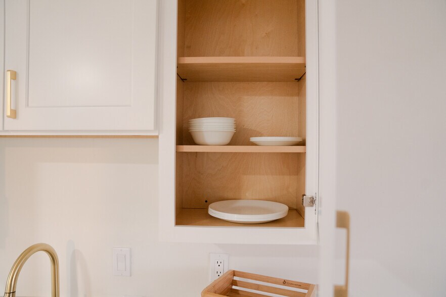 Building Photo - 6805 S Nye Dr