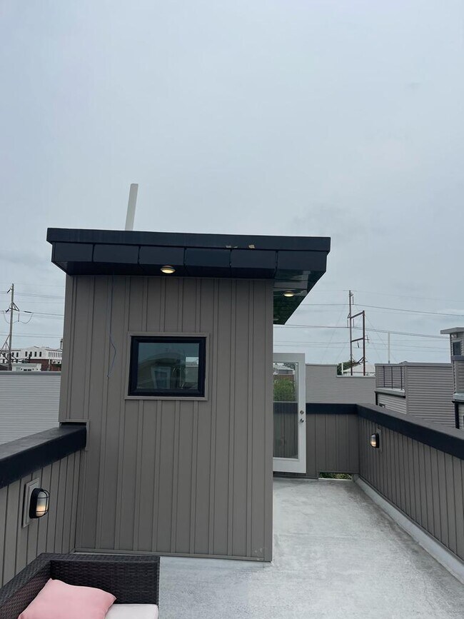 Building Photo - 1209 S 26th St