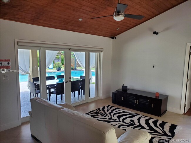 Building Photo - 13111 S Calusa Club Dr