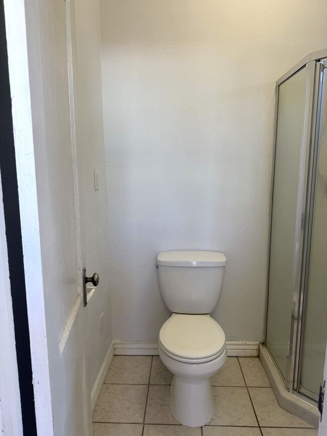 Building Photo - 206 Cornell Dr SE