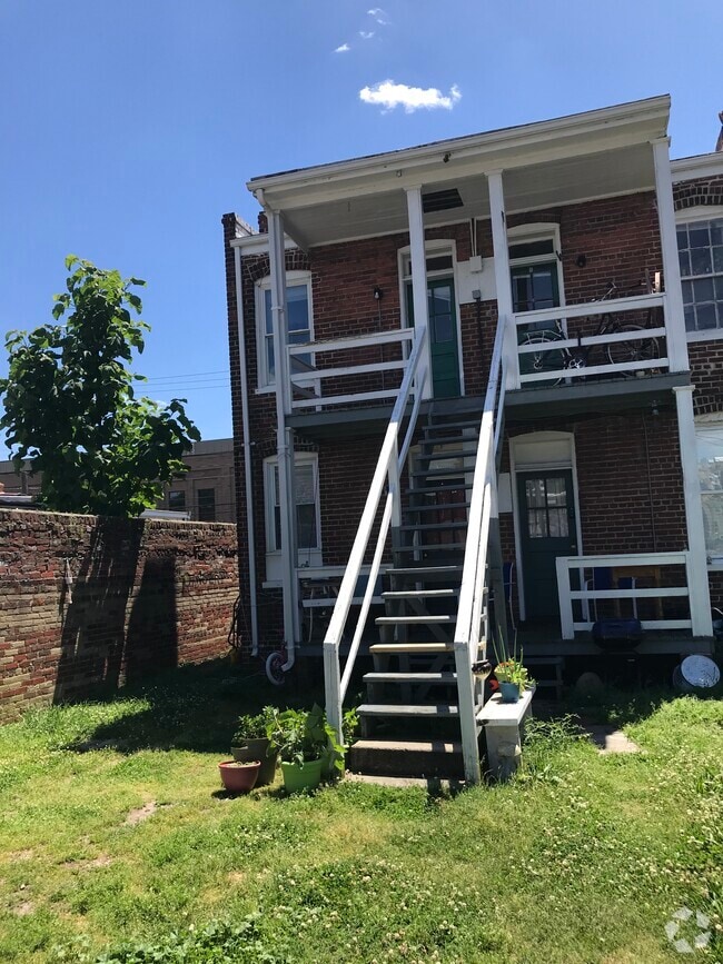 Building Photo - 2510 W Cary St