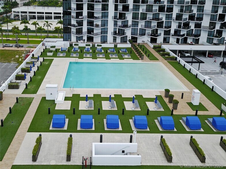 Pool - 5300 Paseo Blvd