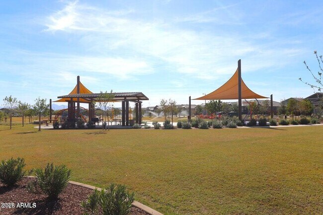 Building Photo - 9115 W Glenrosa Ave