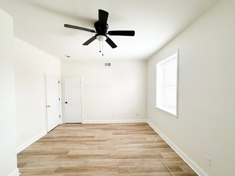 Building Photo - 2747 Armand Pl