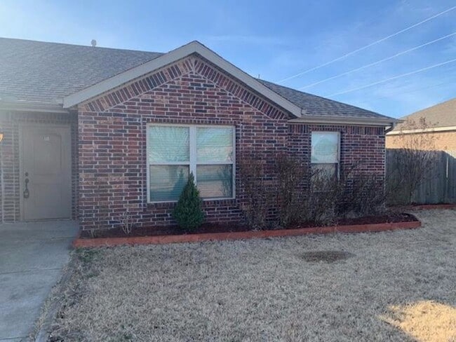 Building Photo - 110 Willow Dr