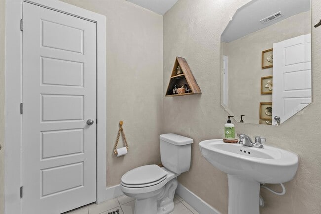 Building Photo - 317 Bridgeford Dr