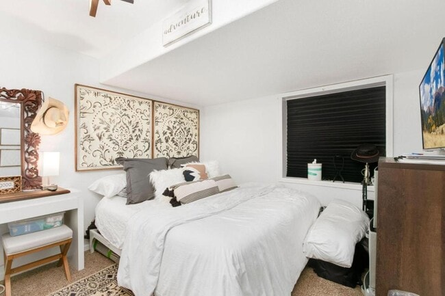 Building Photo - 329 Wyss St