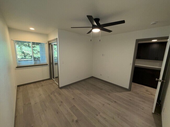 Building Photo - 7330 Stratford Pl