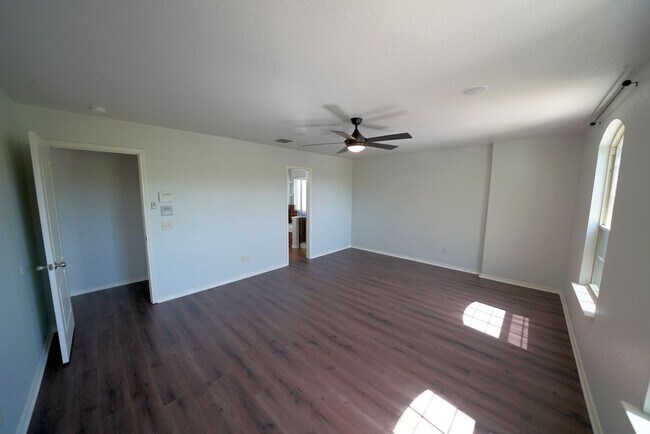 Building Photo - Great 4 Bedroom Home Now Available in Cibo...