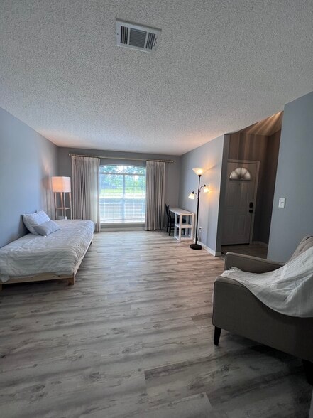 Living room 2 - 2524 Bluewater Dr