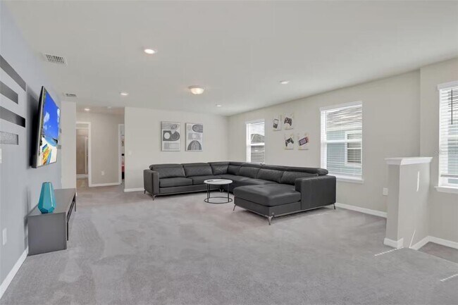 Building Photo - 7267 Oakmoss Loop