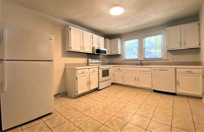 Building Photo - 3bed, 2ba Bungalow - 5 minutes from Downtown Kannapolis