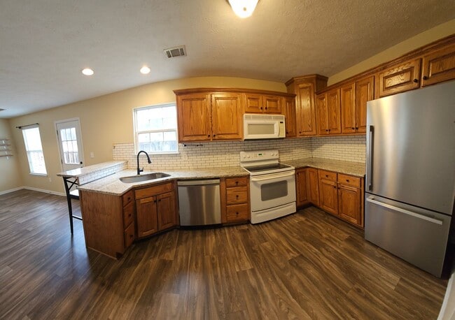 Building Photo - Charming 3 Bedroom, 2.5 Bath Home in Pike County!