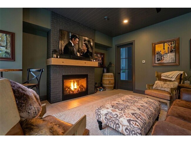 Building Photo - 6201 Gustavus Dr