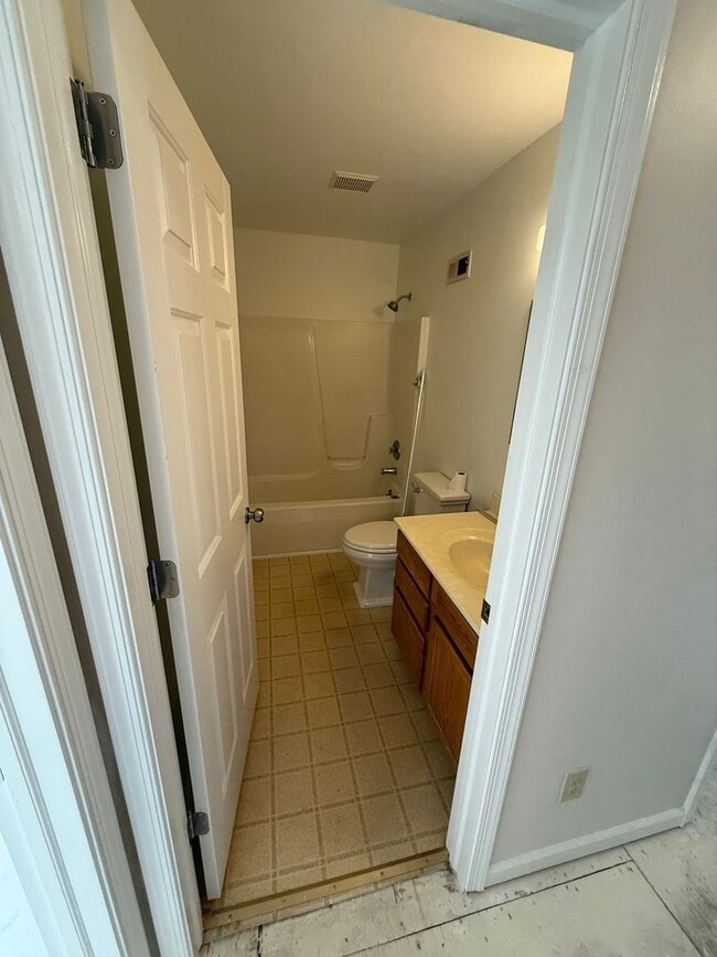 Building Photo - Collegeville 3 Bed / 1.5 Bath Twin Home