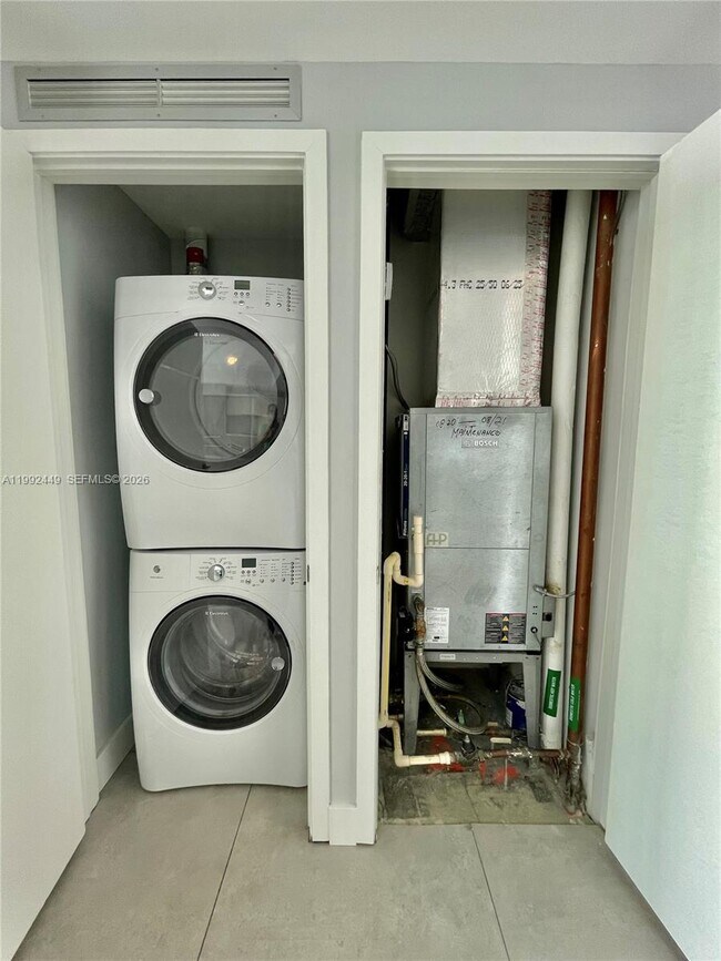 Building Photo - 2900 NE 7th Ave