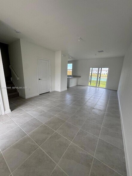 Building Photo - 2825 SE 25th Ave