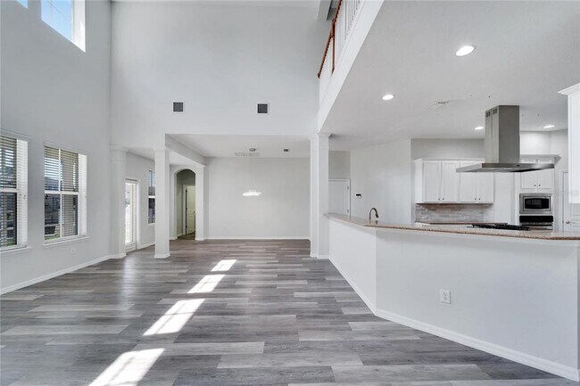 Building Photo - 5604 Skimmer Dr