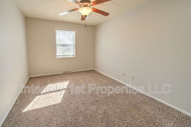 Building Photo - 8635 N Hull Ave