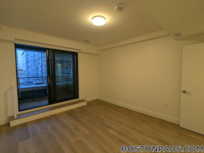 Building Photo - 1079 Commonwealth Ave