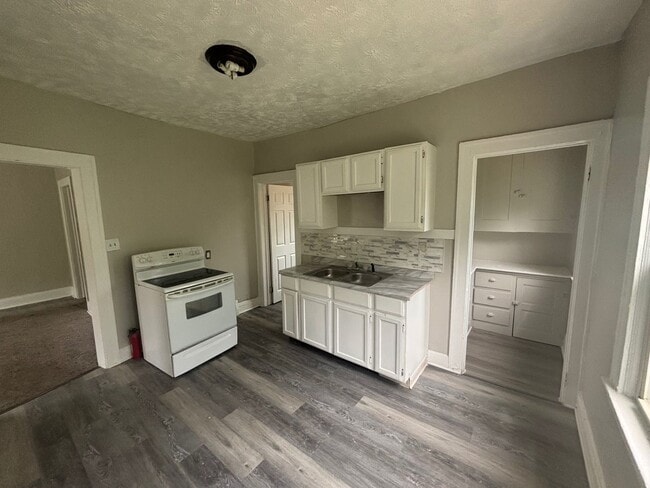 Building Photo - 12114 Soika Ave