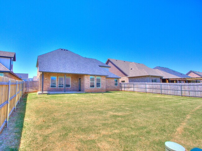 Building Photo - 3212 Hayven Cir