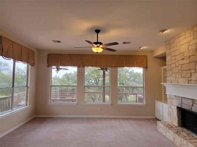 Building Photo - 404 Golf Crest Ln